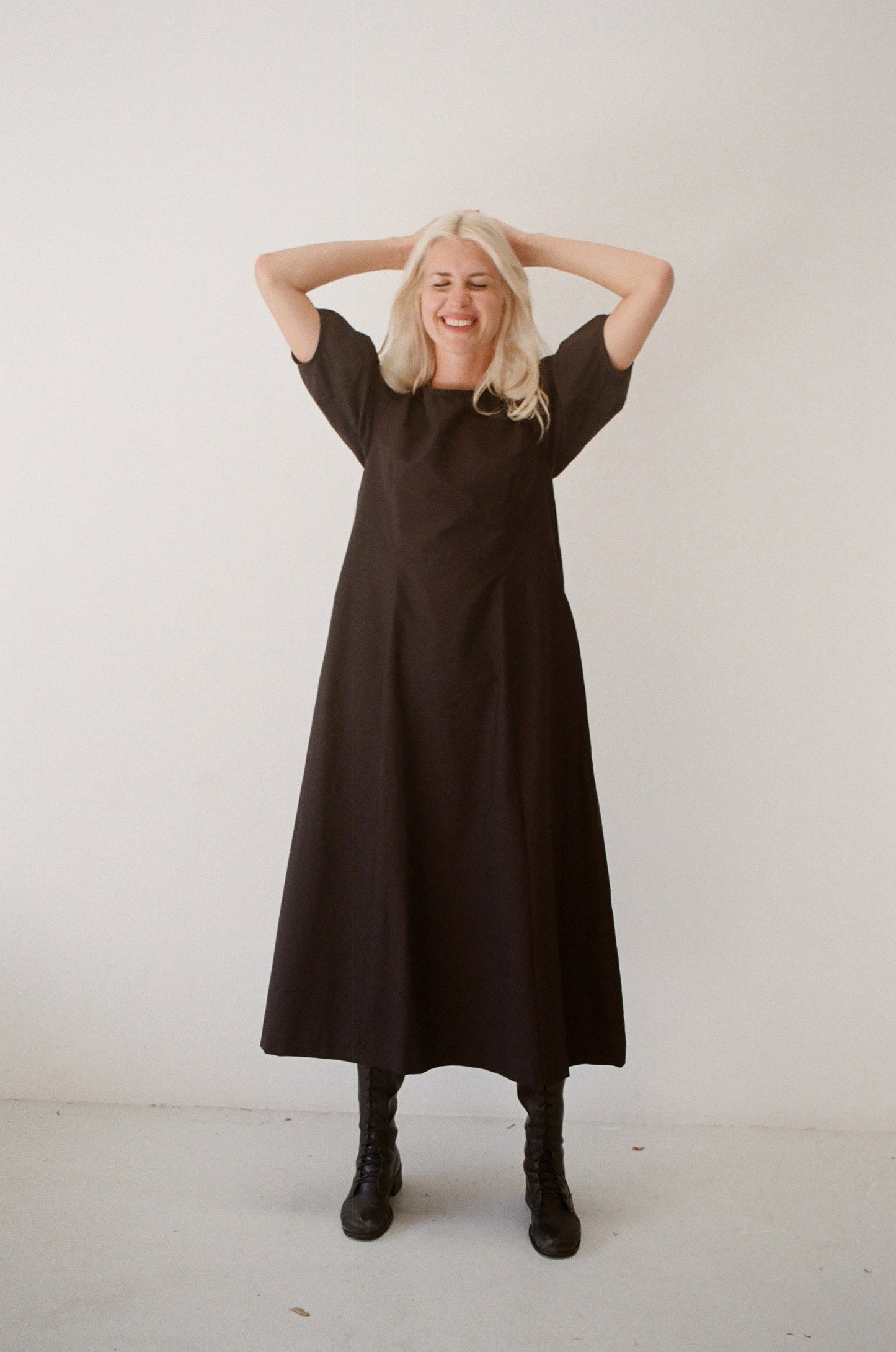 Mimi Holvast organic cotton dress - black organic cotton, short sleeve handmade midi dress