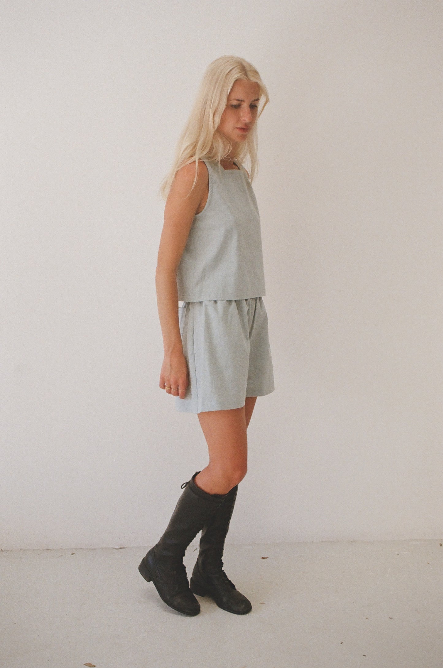 Latte Top — Dusty Blue Seersucker - Mimi Holvast