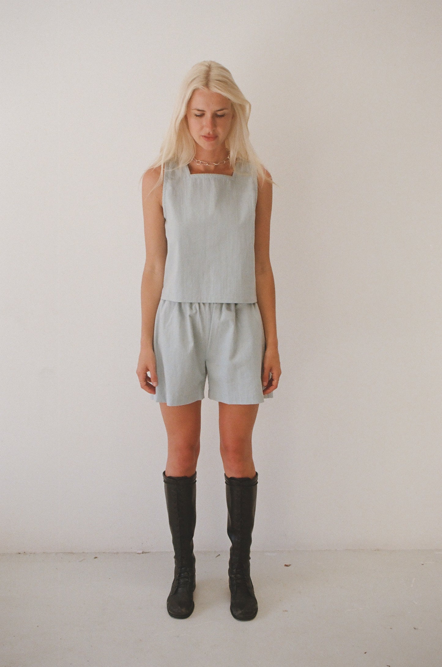 Latte Top — Dusty Blue Seersucker - Mimi Holvast