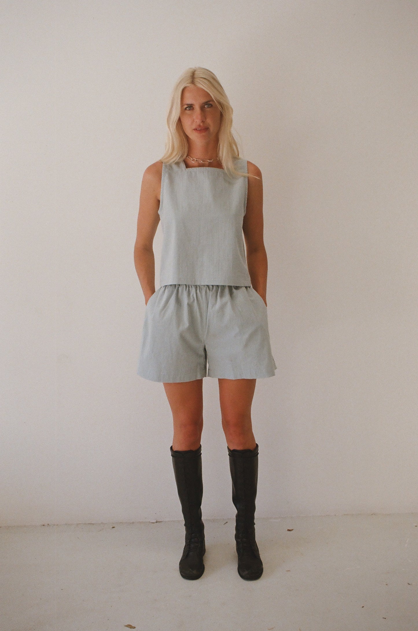 Latte Top — Dusty Blue Seersucker - Mimi Holvast