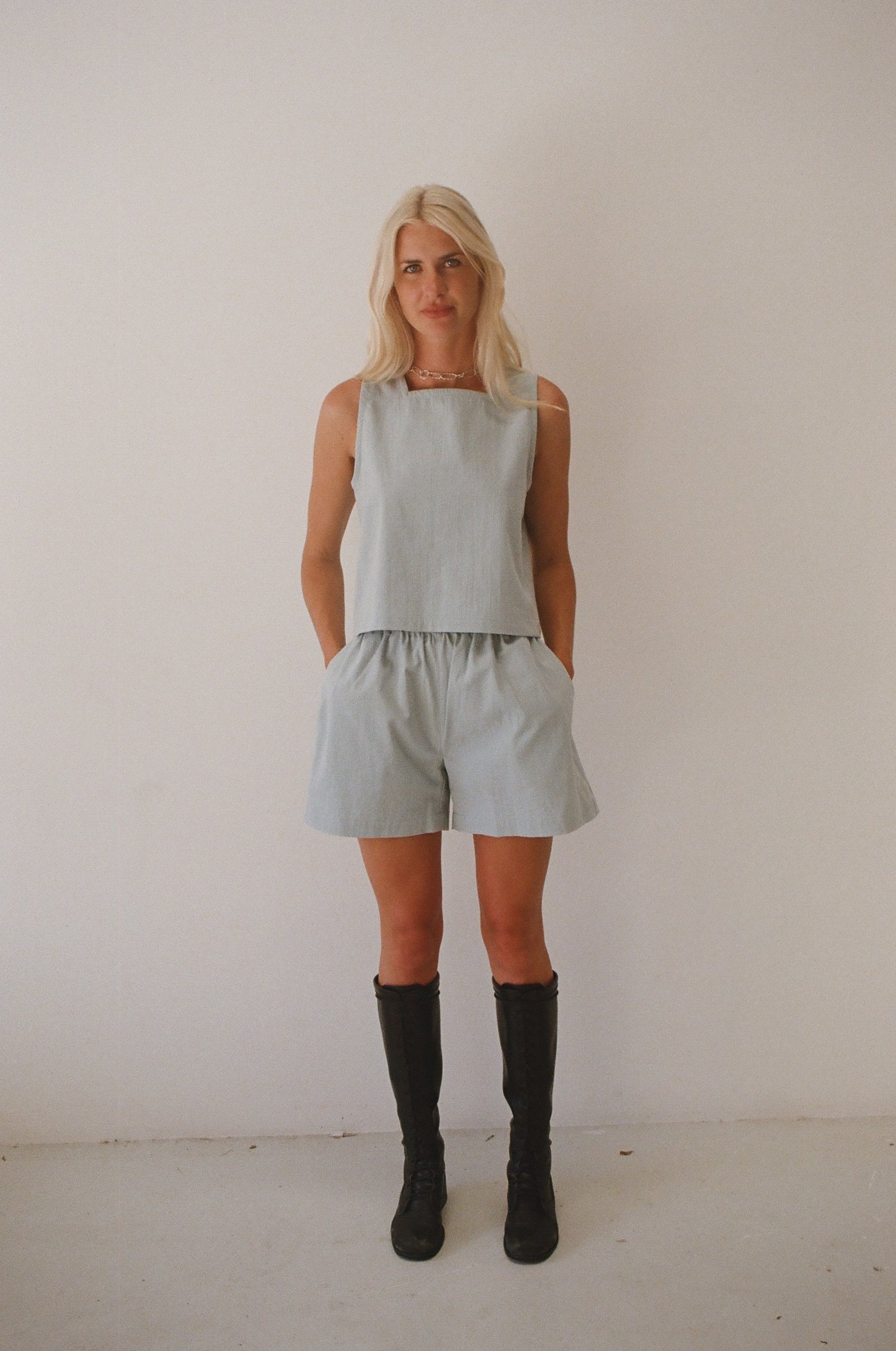 Latte Top — Dusty Blue Seersucker - Mimi Holvast