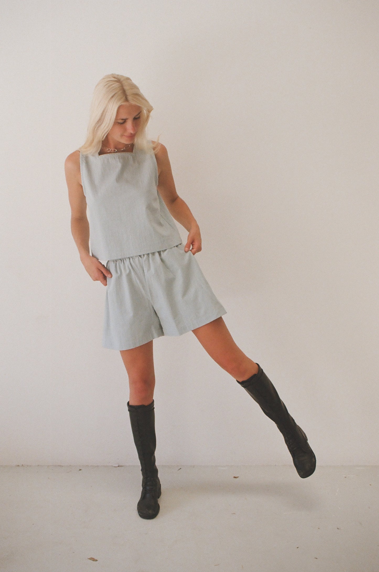 Latte Top — Dusty Blue Seersucker - Mimi Holvast
