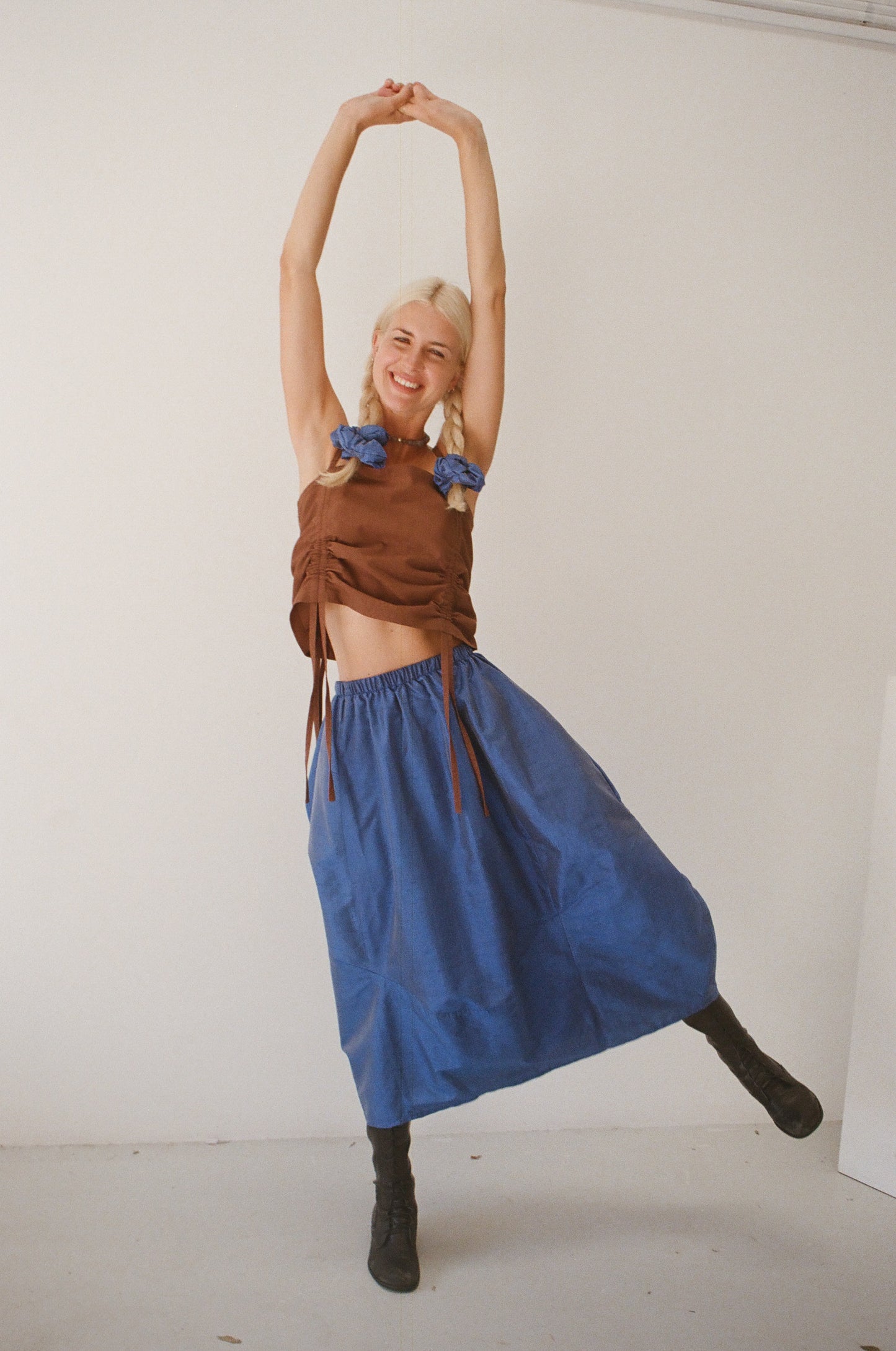 Mimi Holvast - Midi skirt handmade in electric blue silk, high waist blue silk skirt