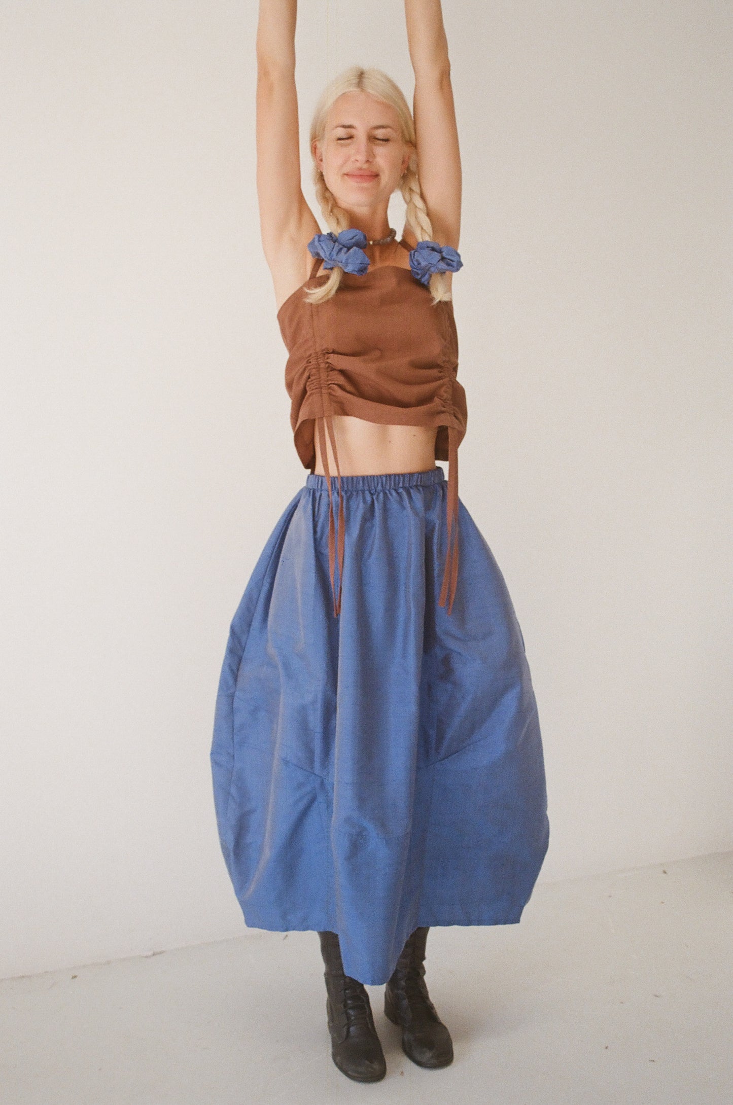 Mimi Holvast - Midi skirt handmade in electric blue silk, high waist blue silk skirt