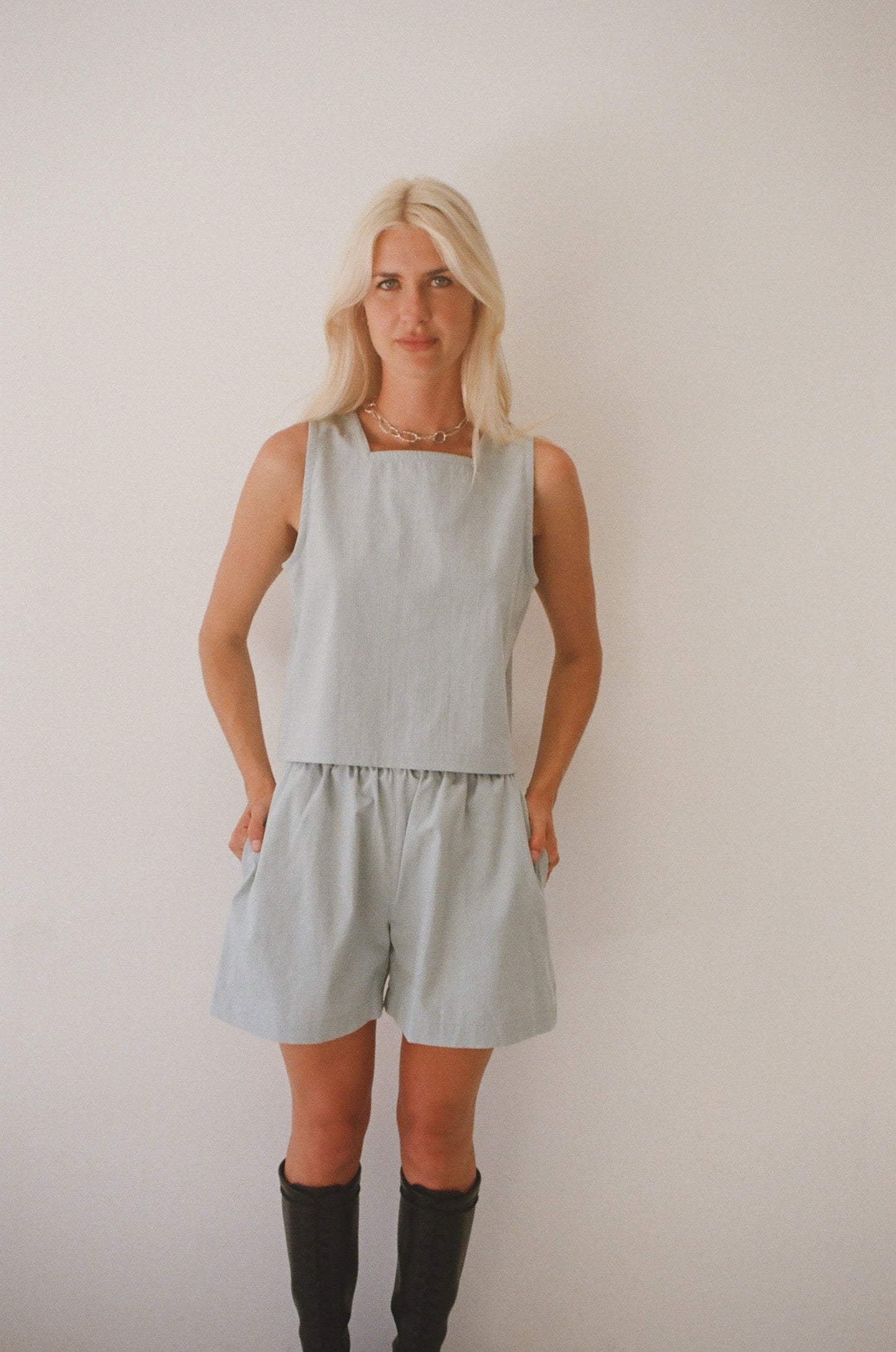 Latte Top — Dusty Blue Seersucker - Mimi Holvast