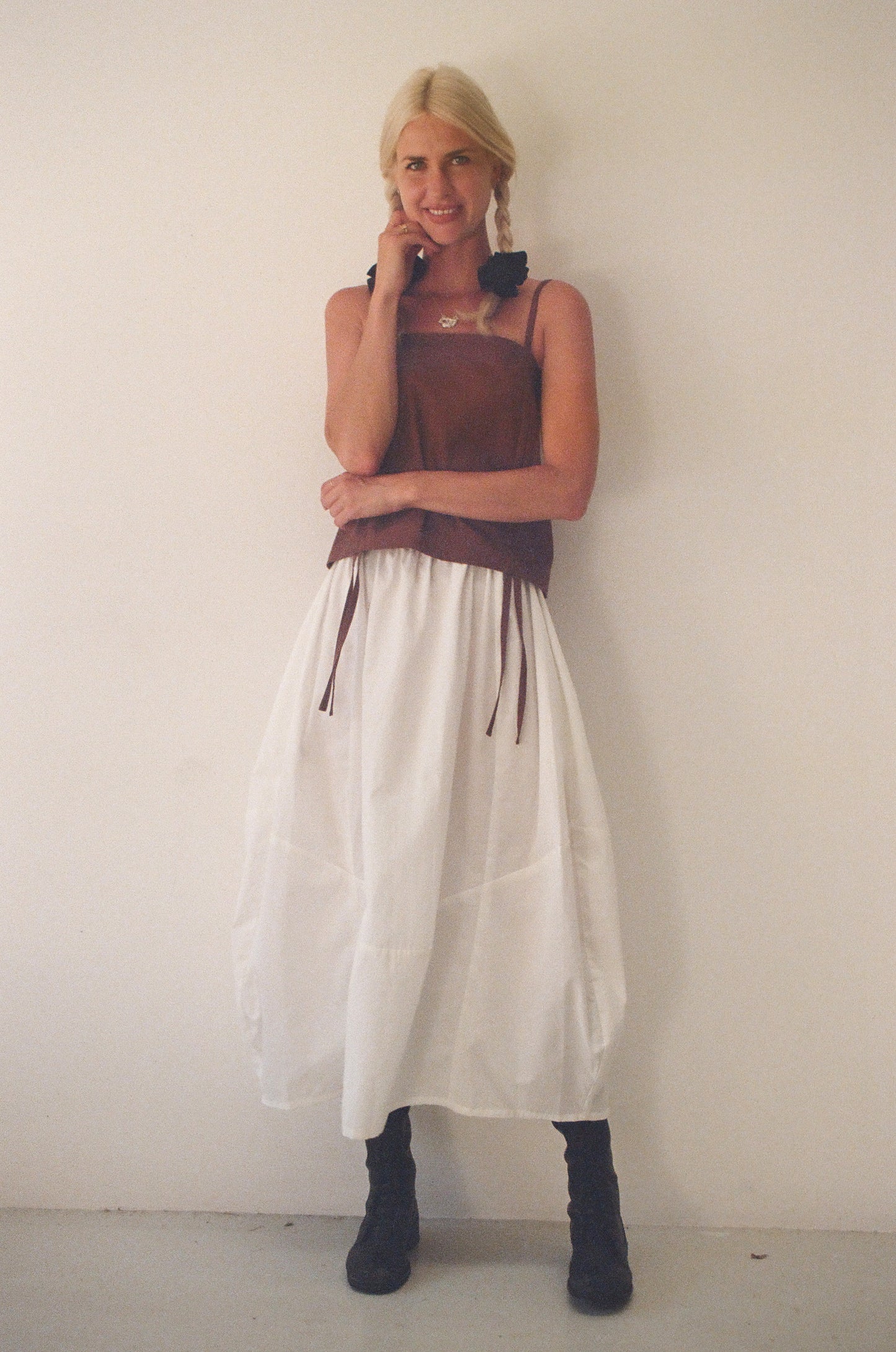 Mimi Holvast - Midi skirt handmade in white organic cotton, high waist cotton skirt white